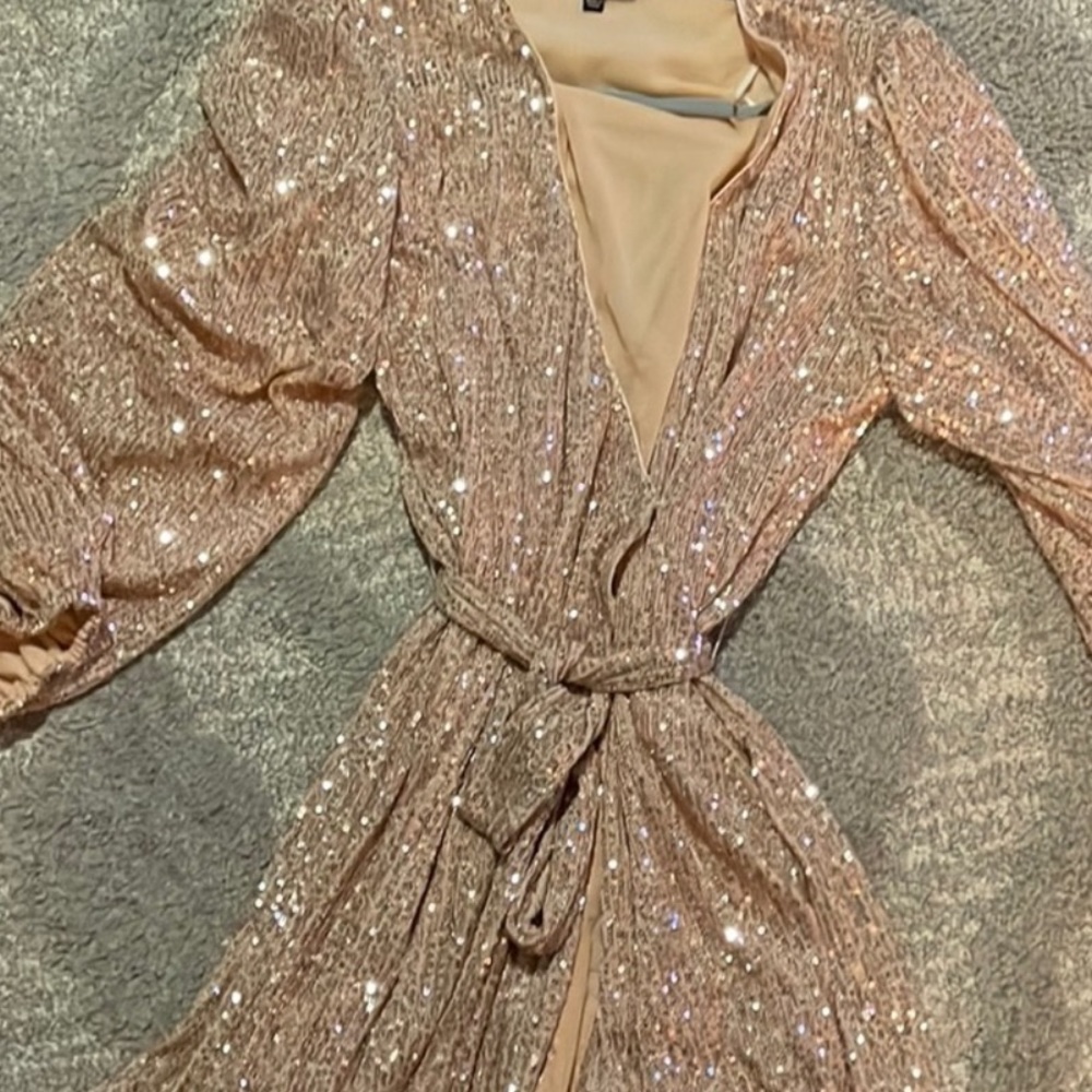 Rose Gold Lulus Dress 💕